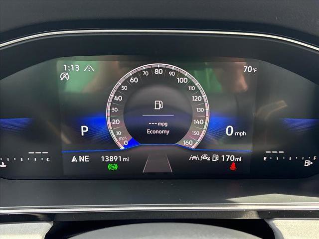 Used 2025 Volkswagen Jetta SE FWD image 14