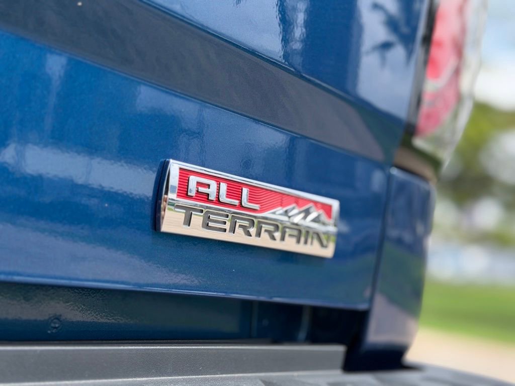 Used 2018 GMC Sierra 1500 SLT w/ All Terrain Package AWD/4WD image 9