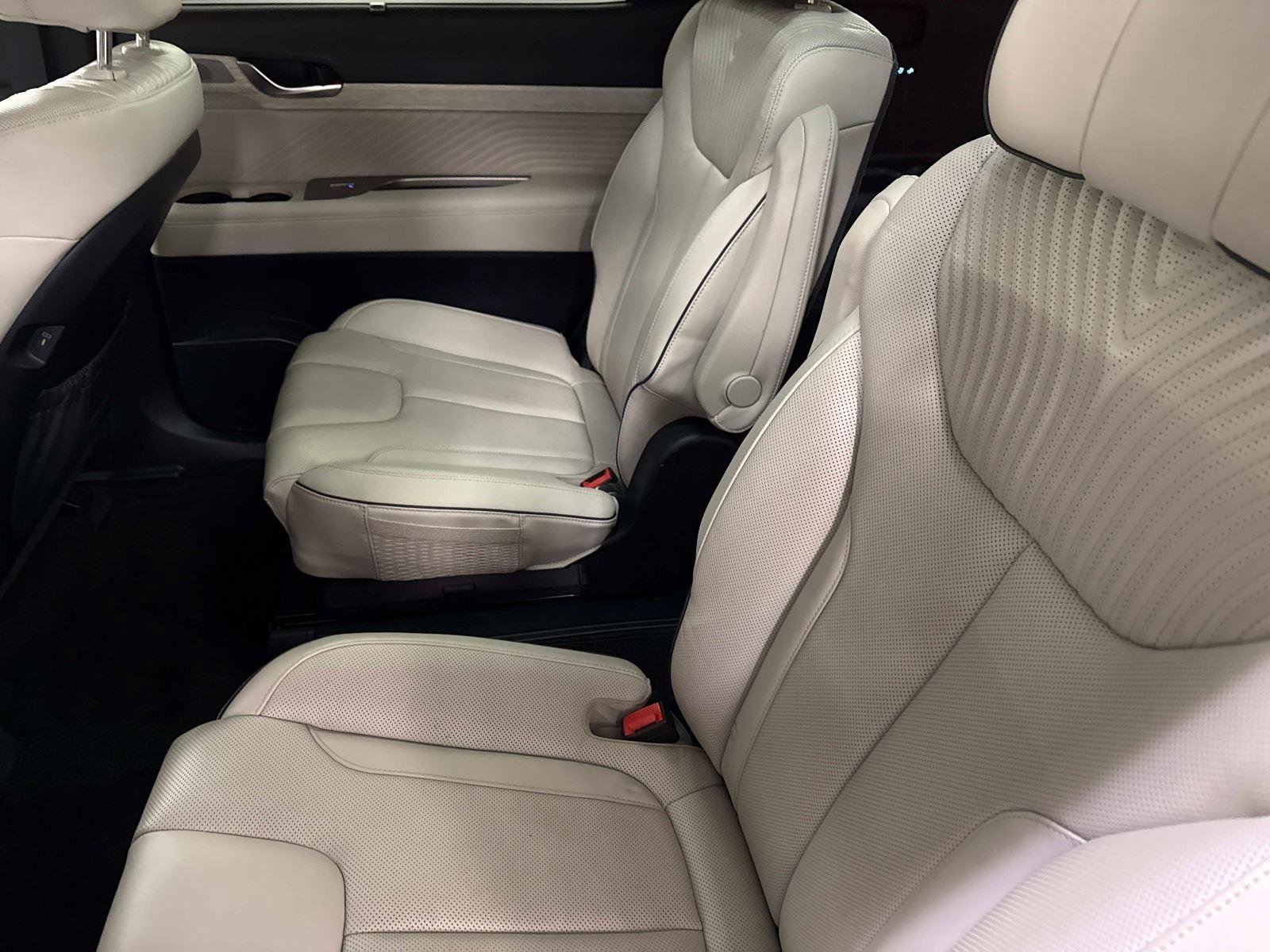 Used 2024 Hyundai Palisade Calligraphy image 13