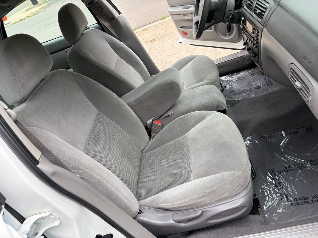 Used 2005 Ford Taurus SE FWD image 16