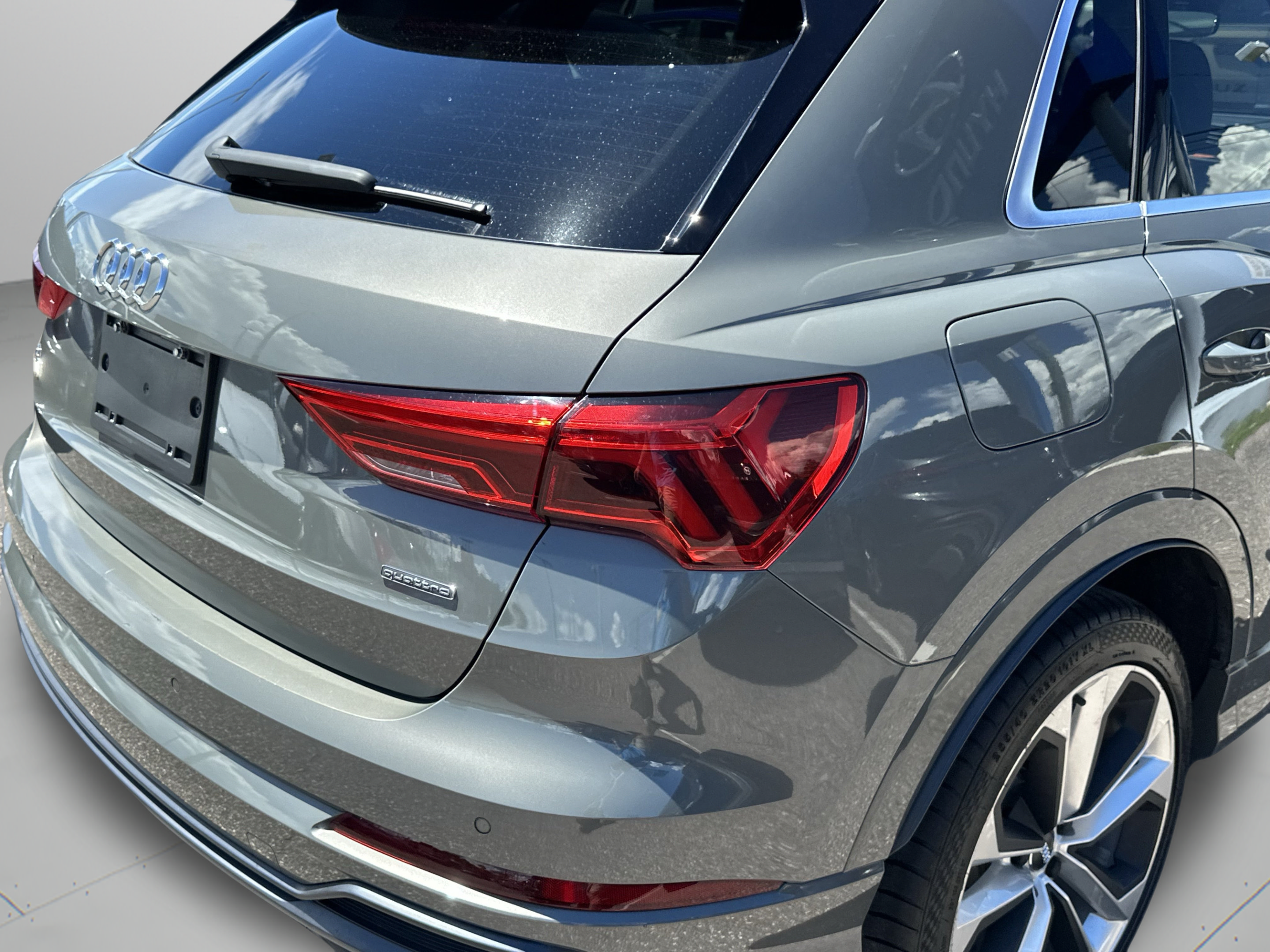 Used 2019 Audi Q3 2.0T Premium Plus w/ Premium Plus Package AWD/4WD image 36