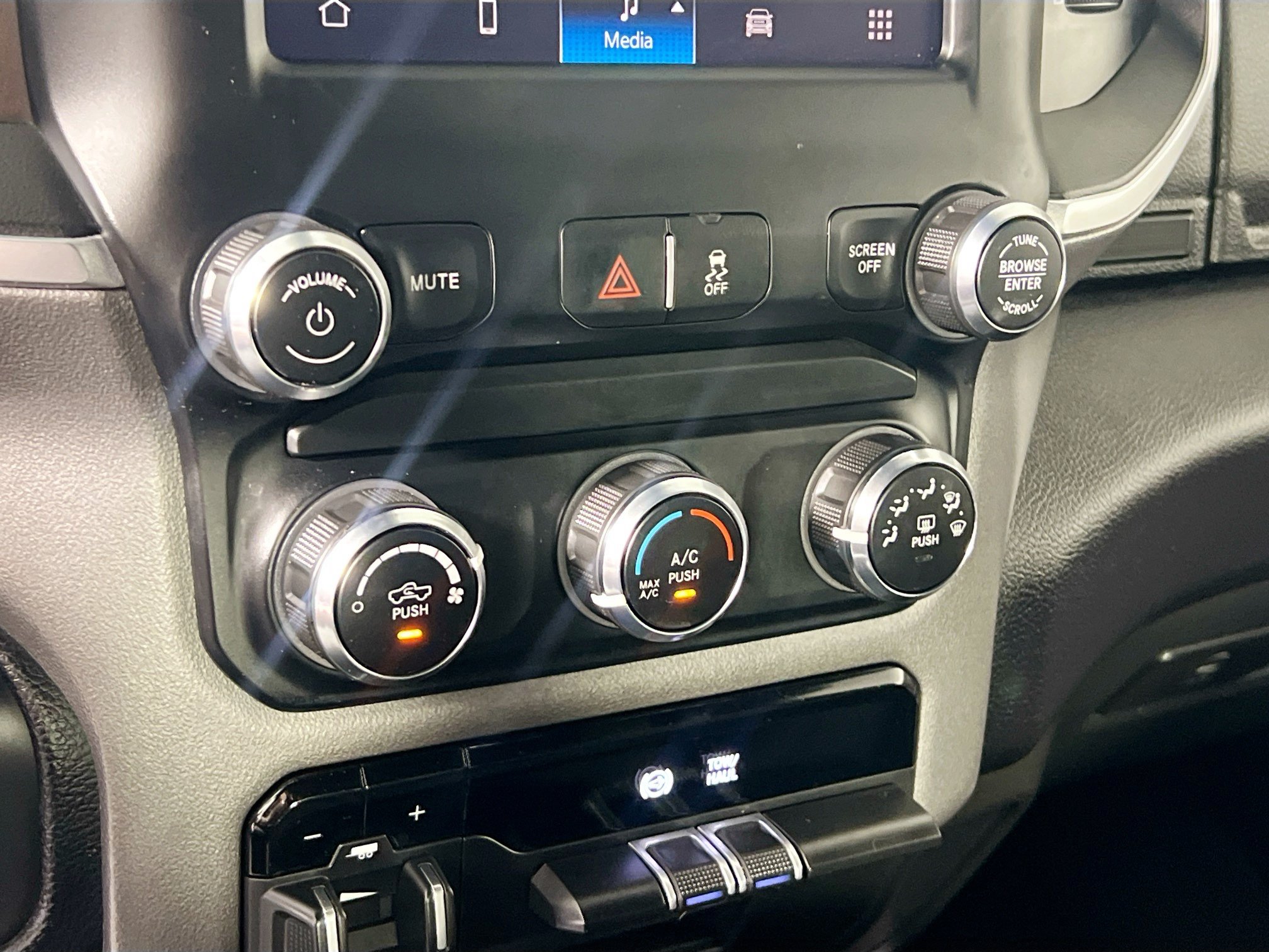 Used 2024 RAM 2500 Big Horn AWD/4WD image 27