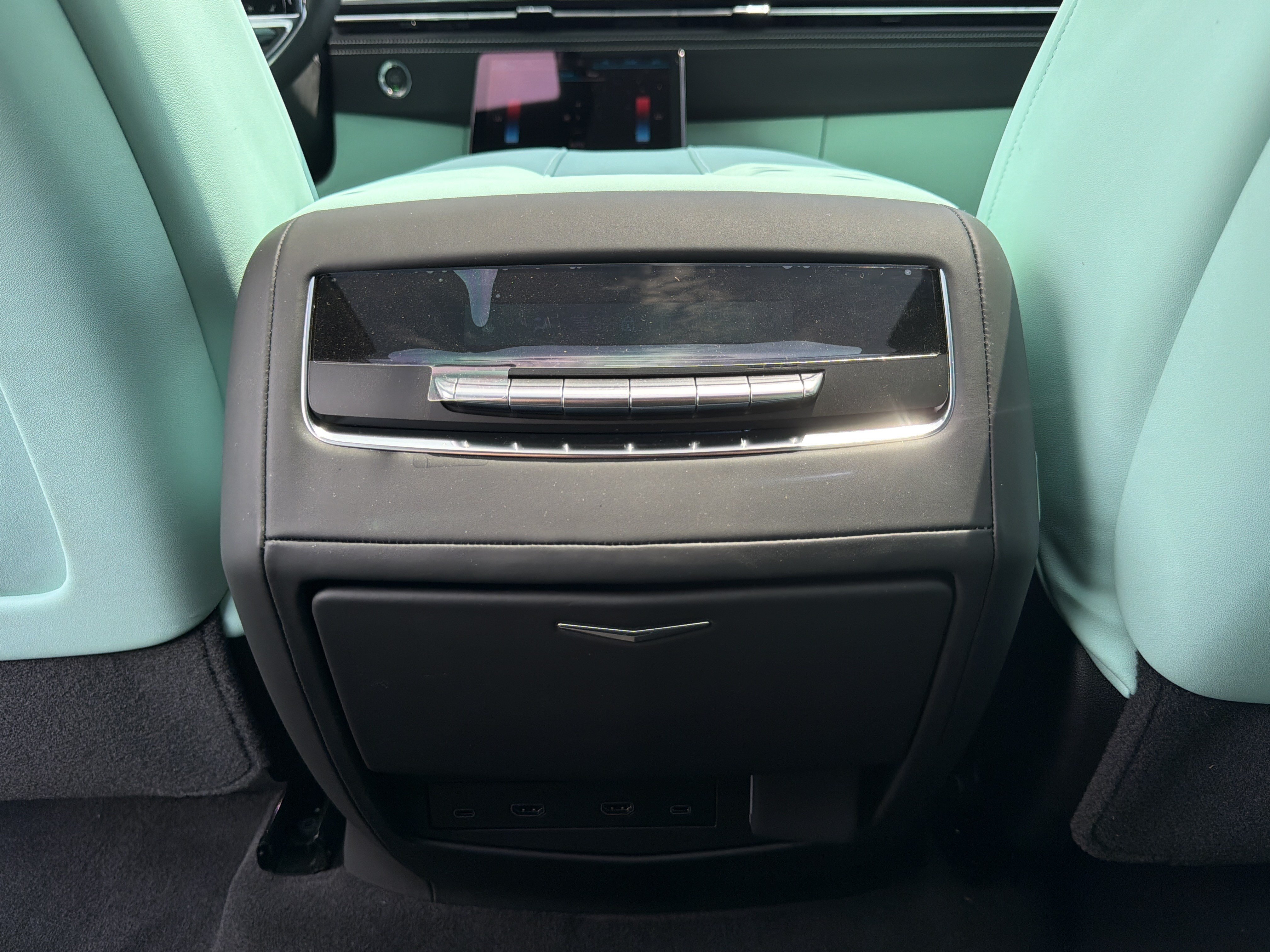 Used 2026 Cadillac Escalade Platinum Sport w/ LPO, Floor Liner Package AWD/4WD image 48