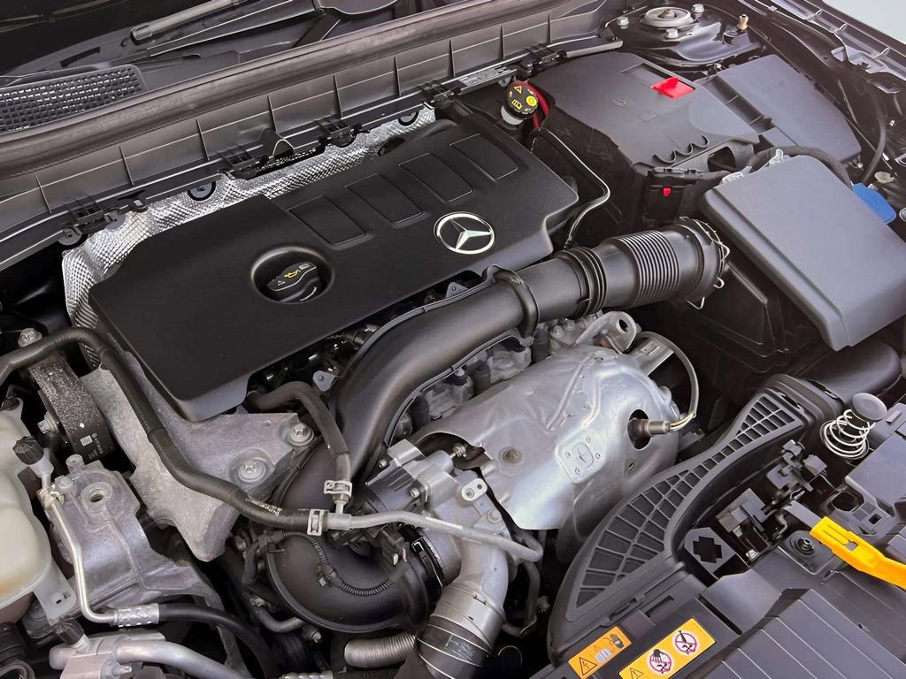 Used 2021 Mercedes-Benz GLB 250 4MATIC w/ Premium Package image 30