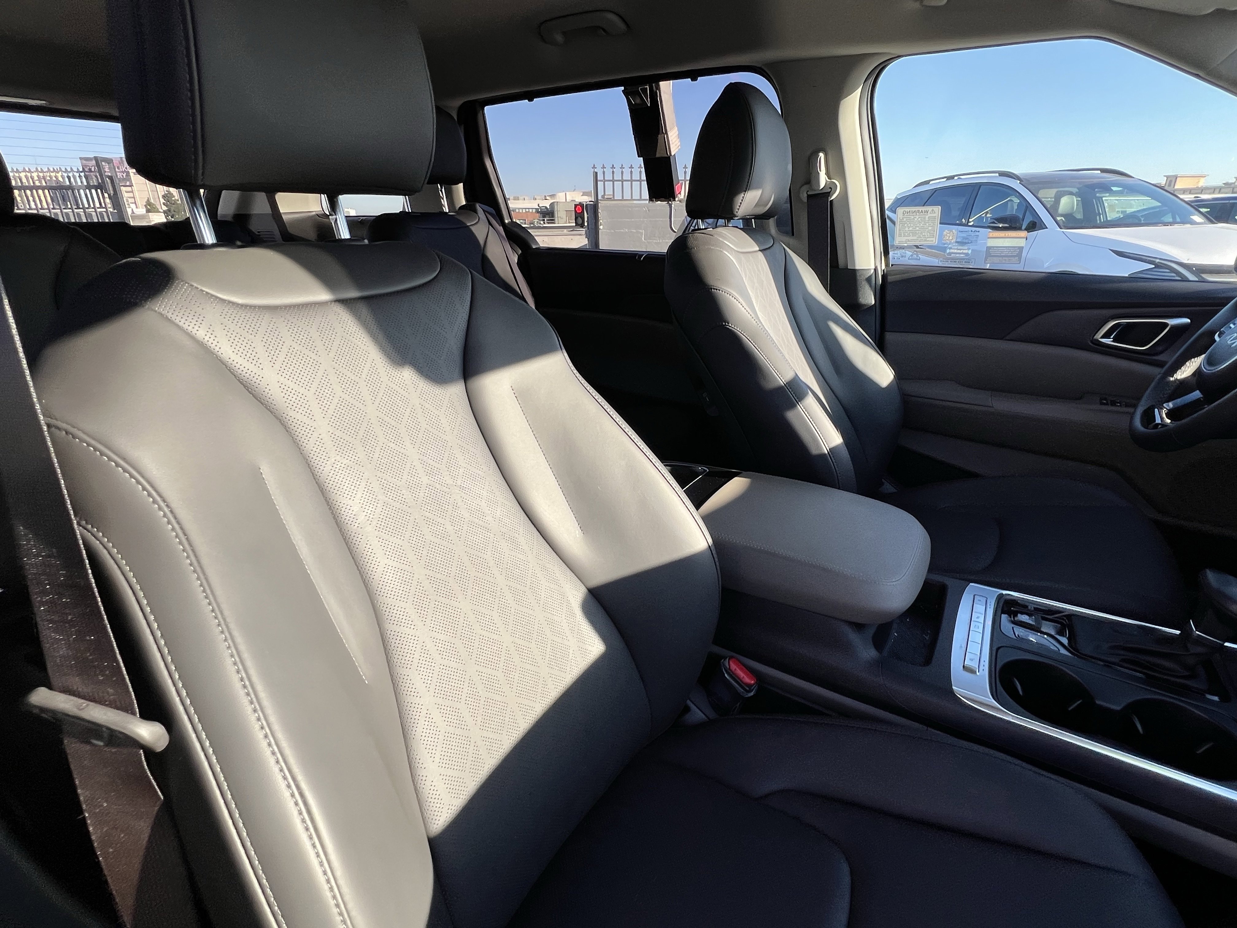 Certified 2025 Kia Carnival EX image 14