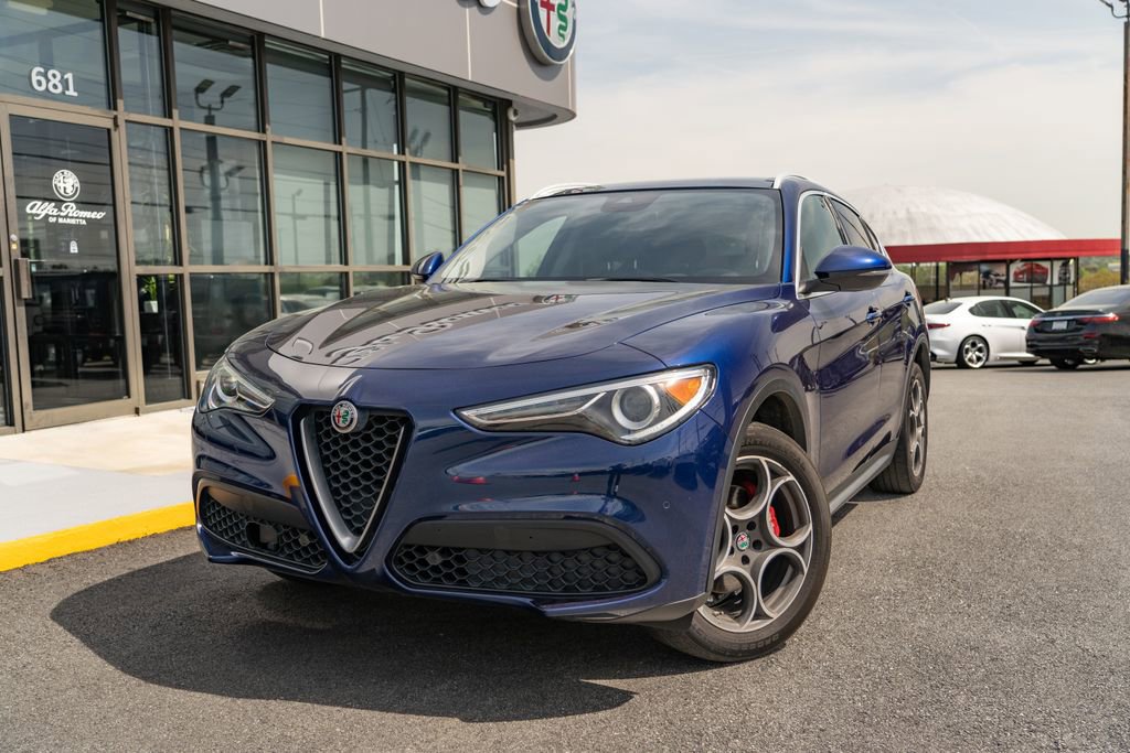 Used 2018 Alfa Romeo Stelvio AWD image 2
