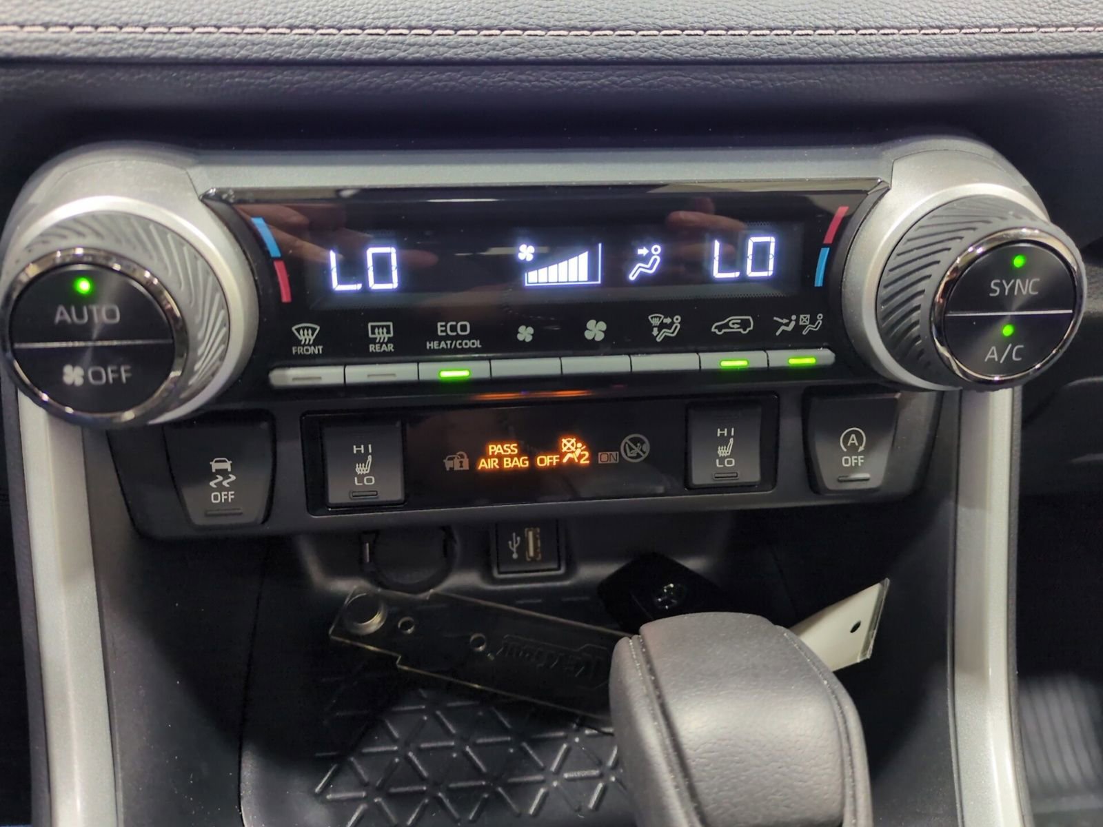 Used 2025 Toyota RAV4 XLE w/ Convenience Package AWD/4WD image 24