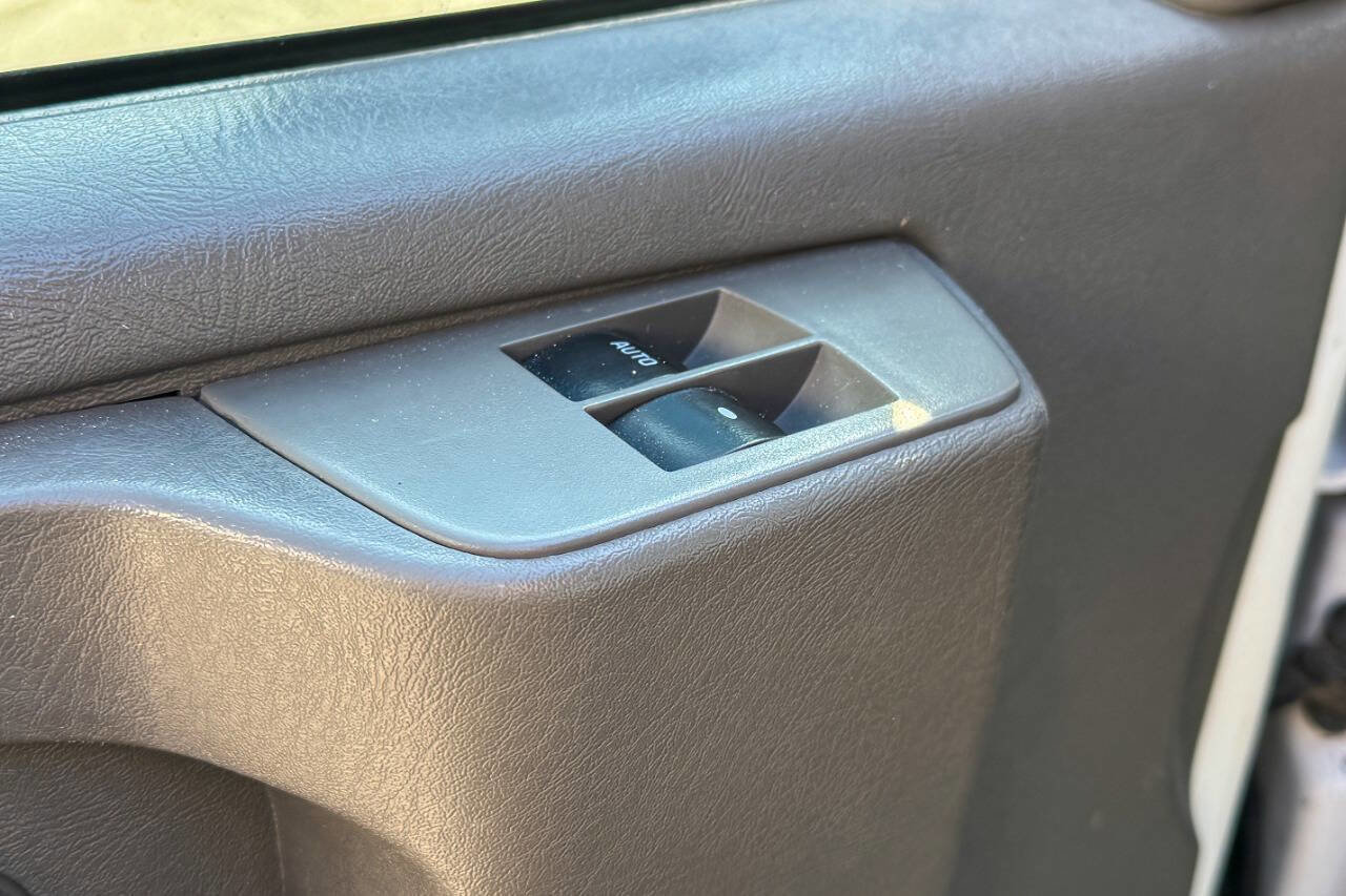 Used 2017 Chevrolet Express 2500 image 20