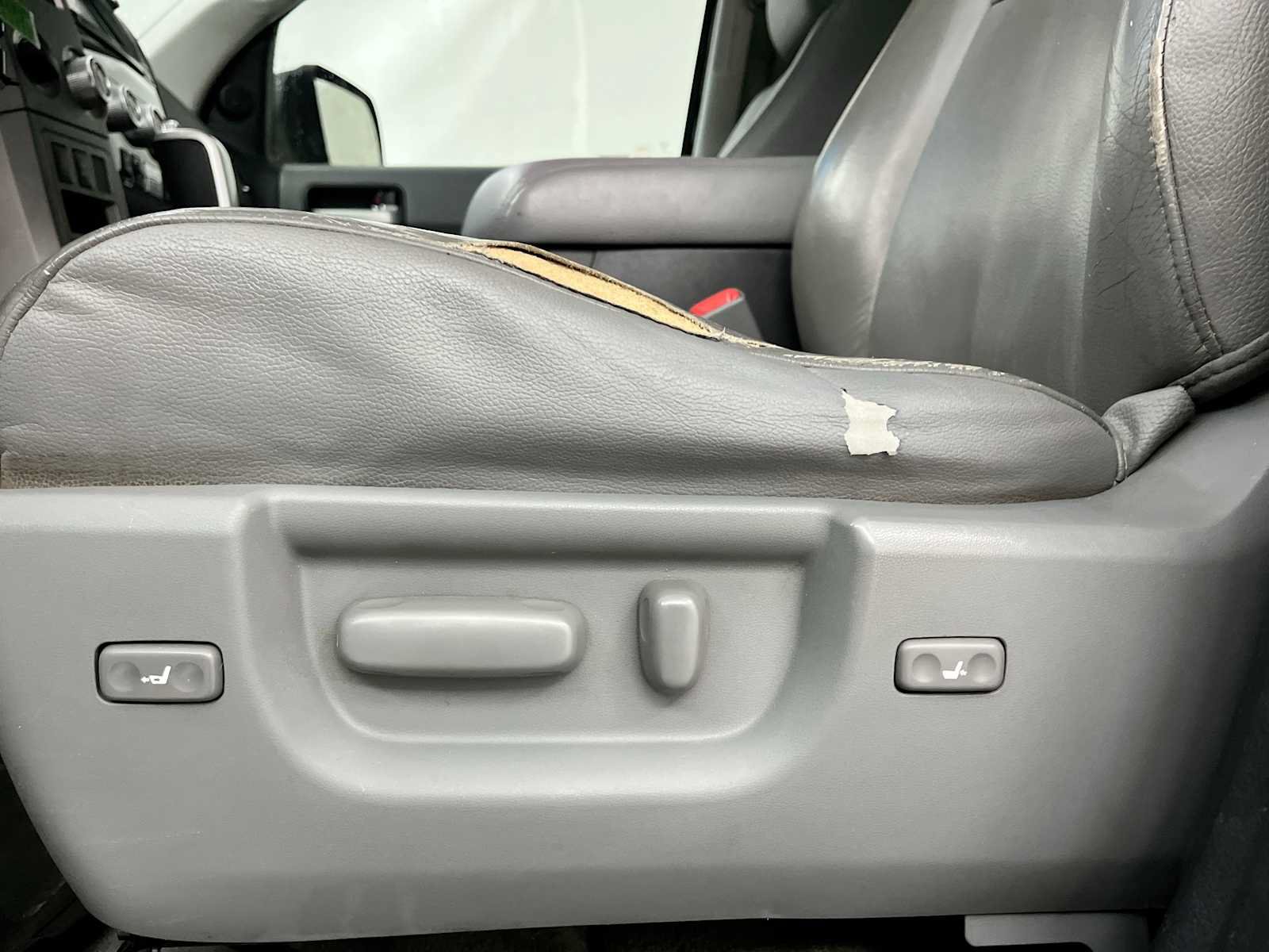 Used 2011 Toyota Sequoia Limited AWD/4WD image 20