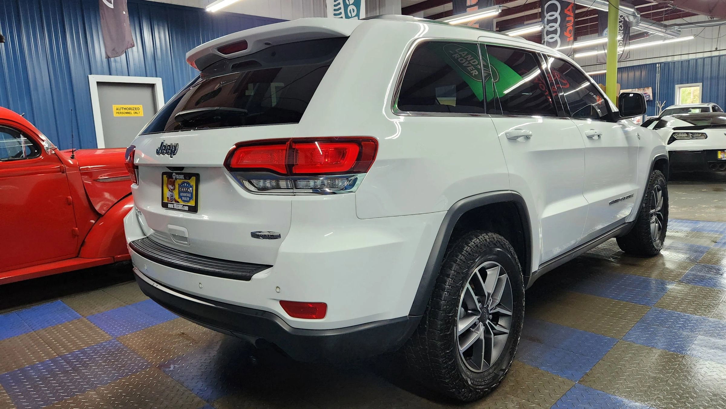 Used 2020 Jeep Grand Cherokee Laredo w/ Quick Order Package 2BN North image 3