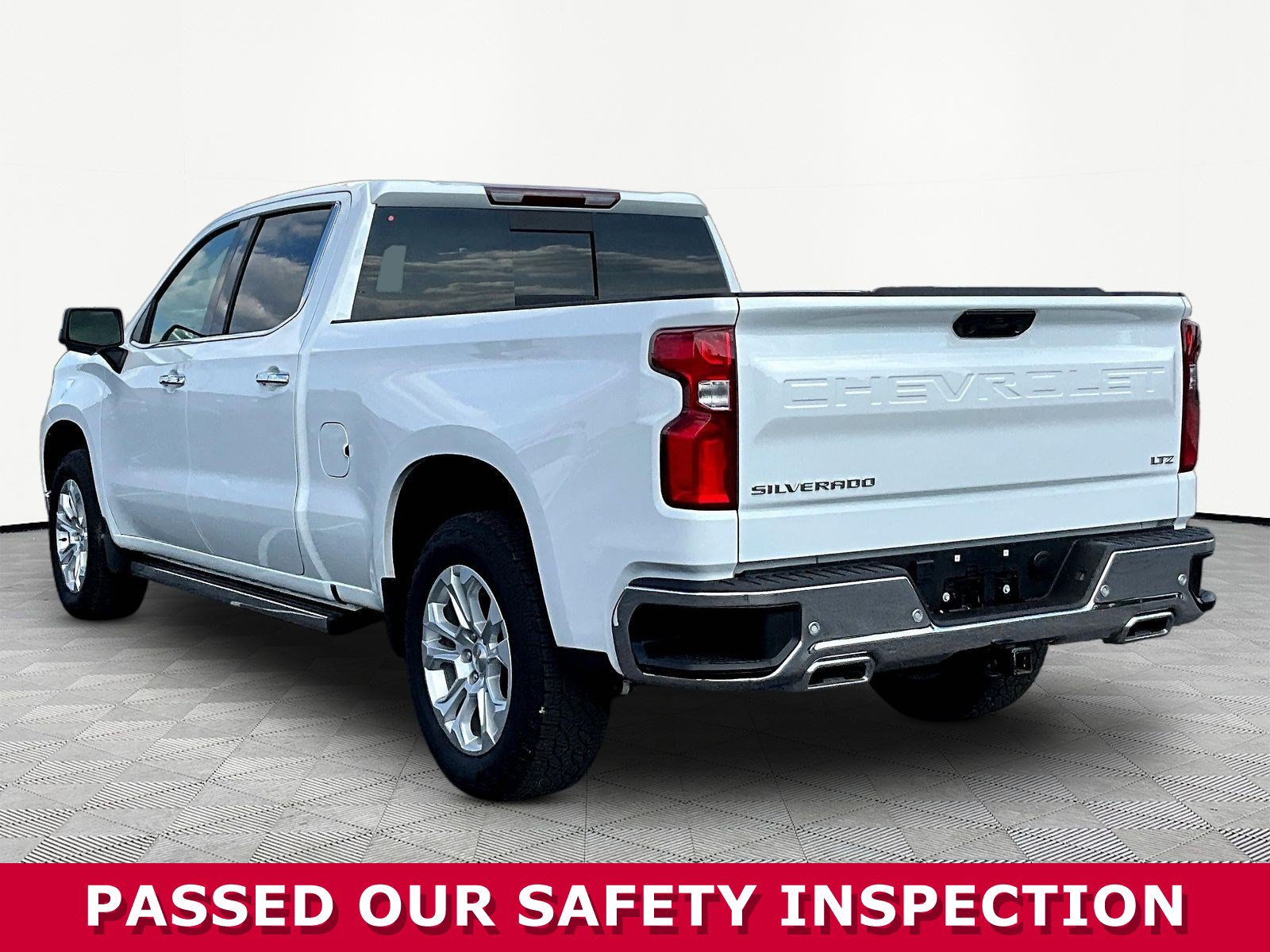 Used 2023 Chevrolet Silverado 1500 LTZ AWD/4WD image 4