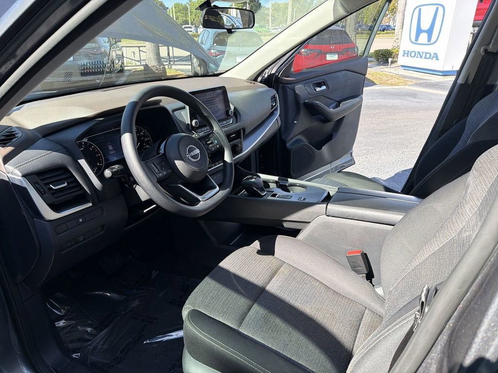 Used 2023 Nissan Rogue SV image 23