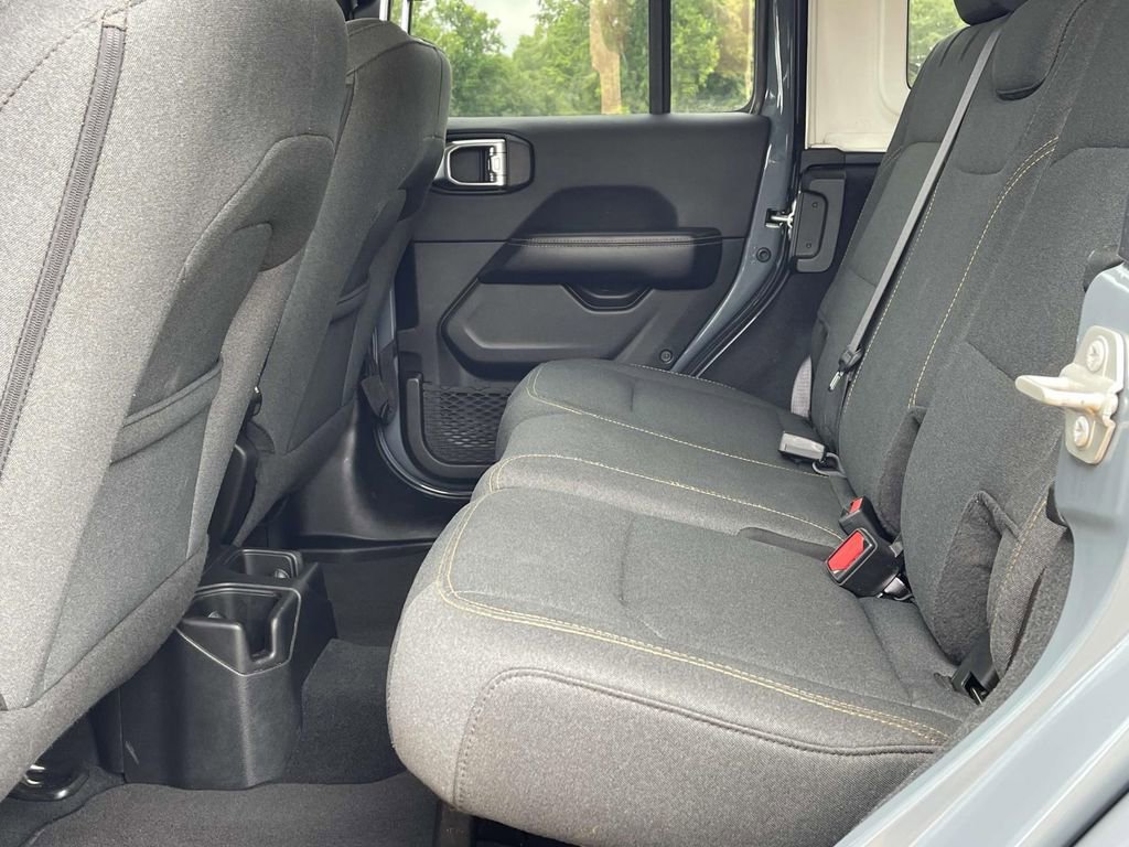 Used 2024 Jeep Wrangler Sahara image 9