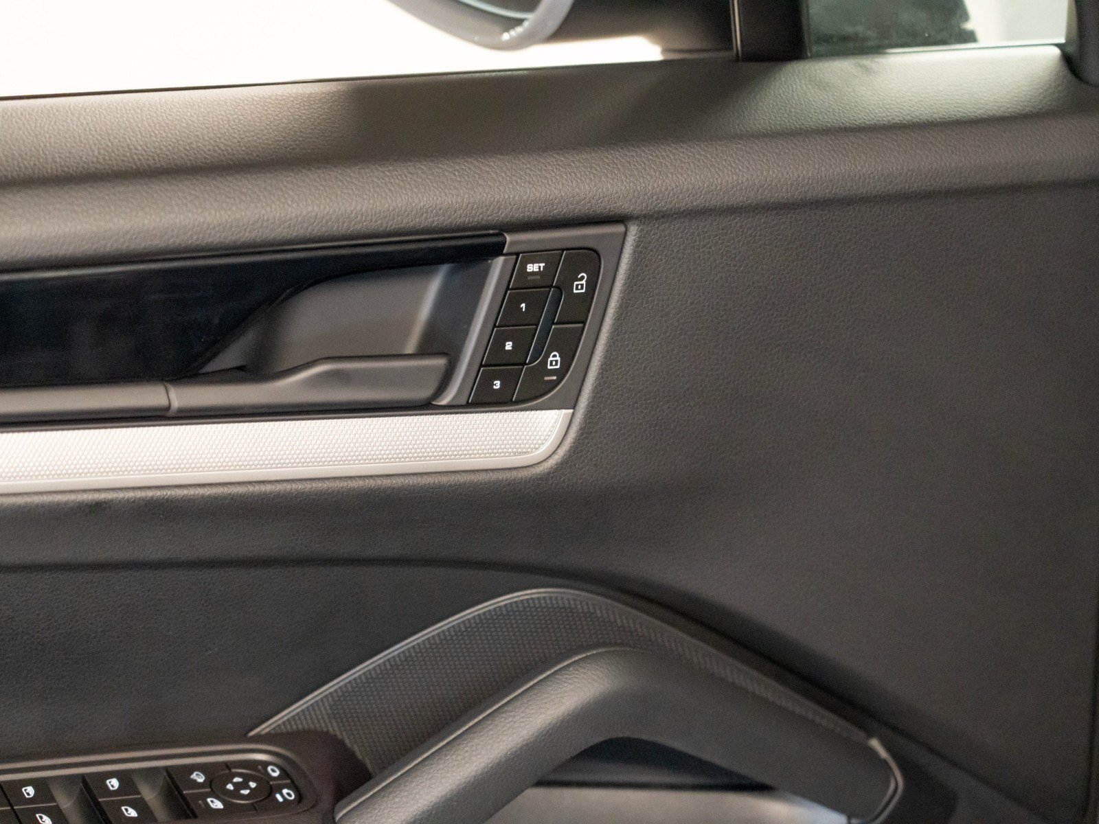 Certified 2026 Porsche Cayenne AWD/4WD image 17