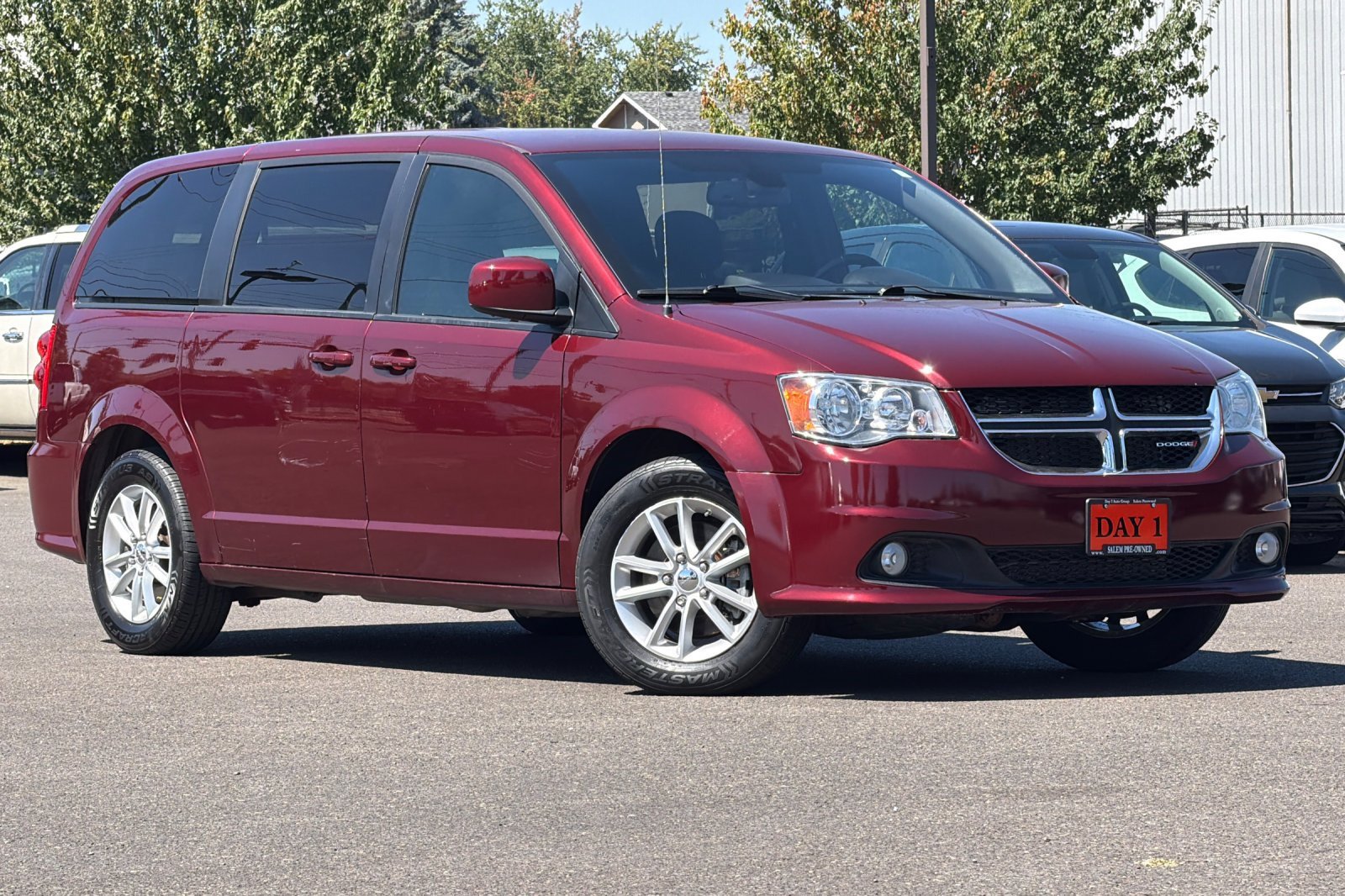 Used 2020 Dodge Grand Caravan SE FWD image 2