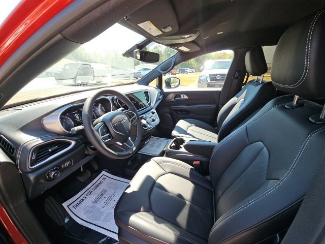 New 2026 Chrysler Pacifica Select image 11
