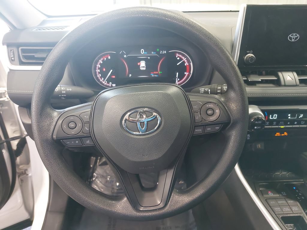 Used 2025 Toyota RAV4 XLE AWD/4WD image 17