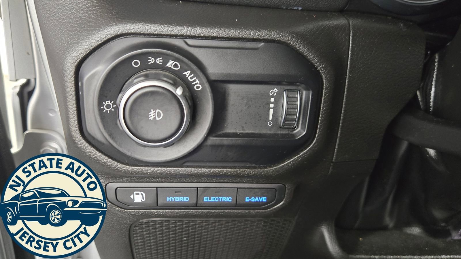 Used 2023 Jeep Wrangler Unlimited Rubicon 4xe w/ Dual Top Group image 26