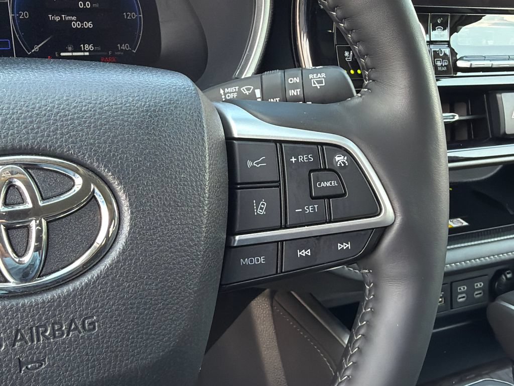 Used 2024 Toyota Highlander Limited AWD/4WD image 29