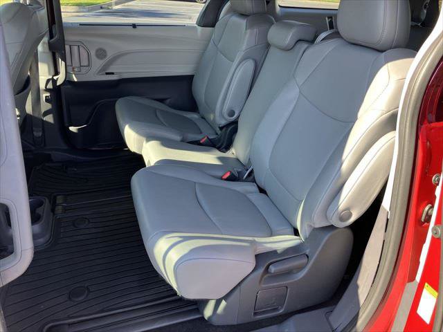 Certified 2023 Toyota Sienna XLE FWD image 23