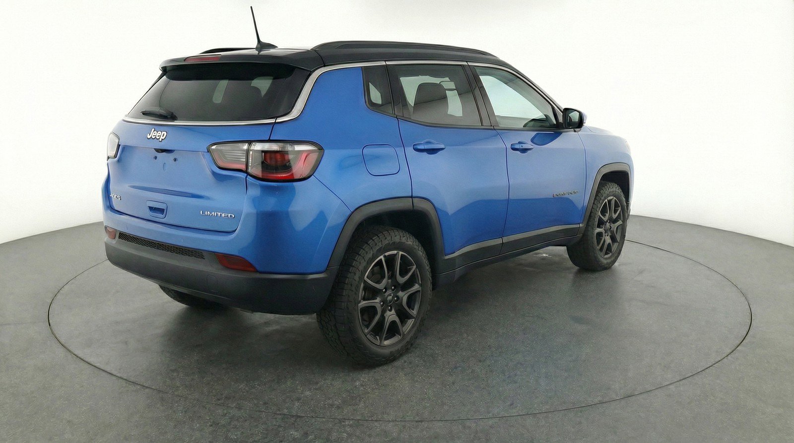 Used 2025 Jeep Compass Trailhawk AWD/4WD image 9