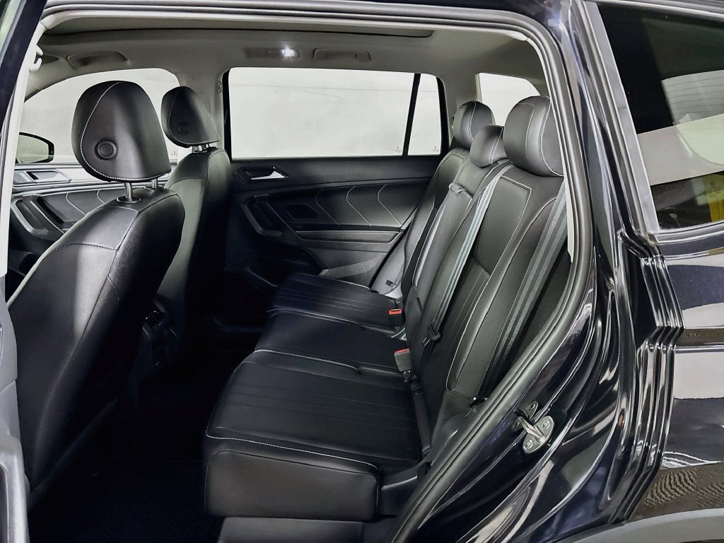 Certified 2024 Volkswagen Tiguan SE w/ Panoramic Sunroof Package AWD/4WD image 21