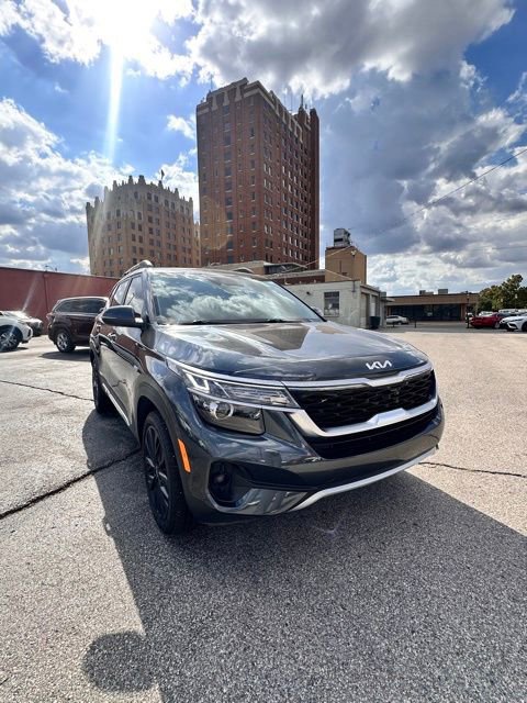 Used 2023 Kia Seltos Nightfall Edition image 3