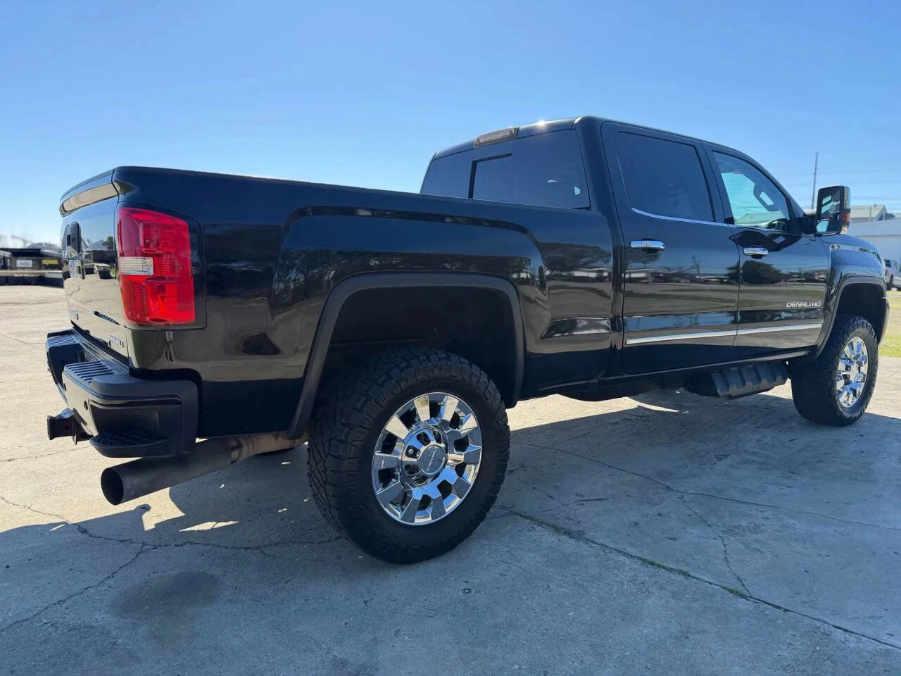 Used 2019 GMC Sierra 2500 Denali w/ Duramax Plus Package AWD/4WD image 3
