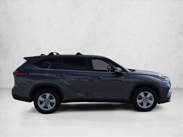 Used 2023 Toyota Highlander LE FWD image 9