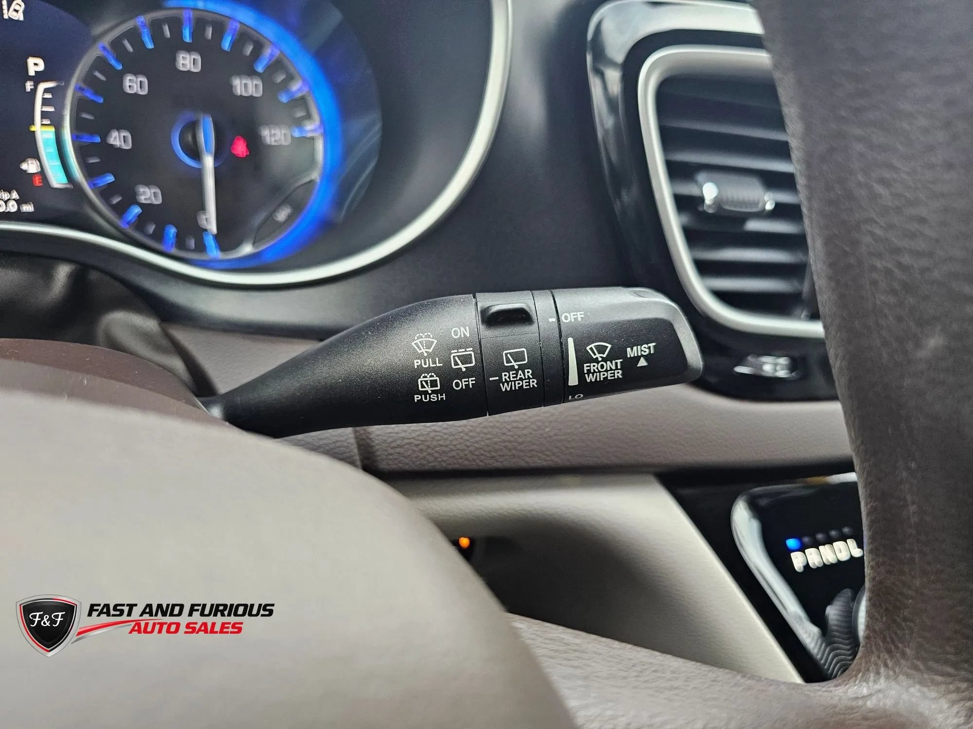 Used 2020 Chrysler Pacifica Touring w/ Advanced Safetytec Group FWD image 23