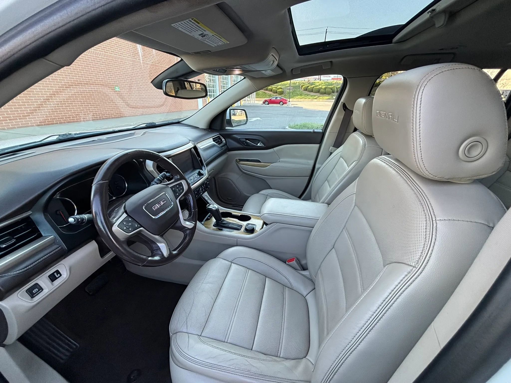 Used 2018 GMC Acadia Denali w/ Technology Package AWD/4WD image 16