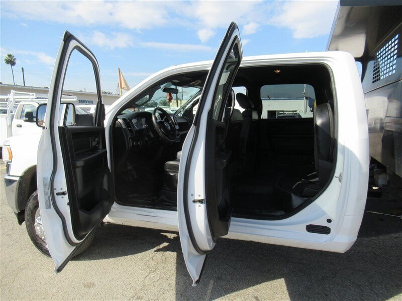 Used 2022 RAM 3500 Tradesman w/ Chrome Appearance Group RWD image 11