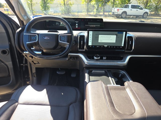 Used 2025 Ford Expedition Platinum w/ Platinum Ultimate Package AWD/4WD image 5