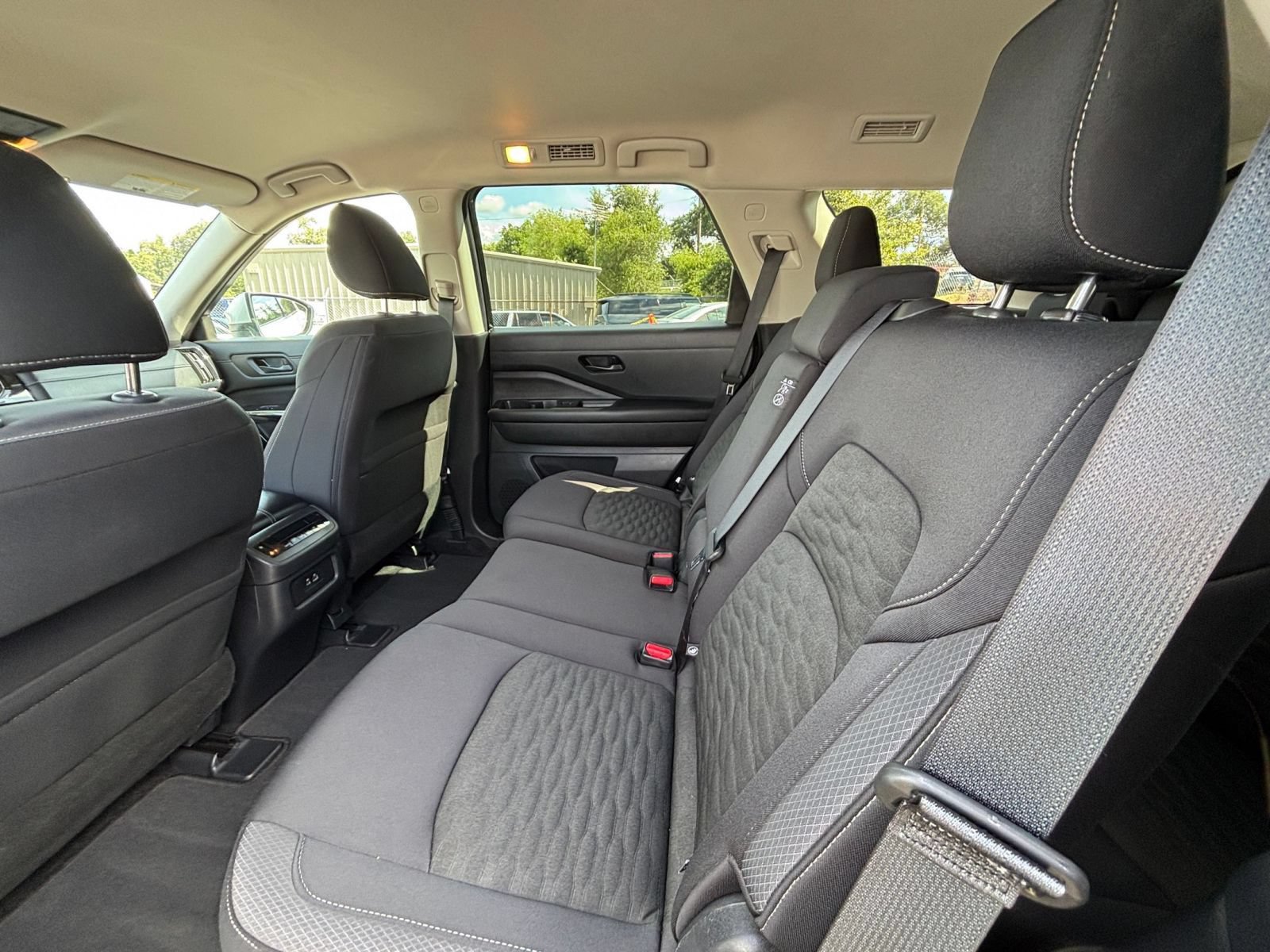 Used 2025 Nissan Pathfinder SV FWD image 28