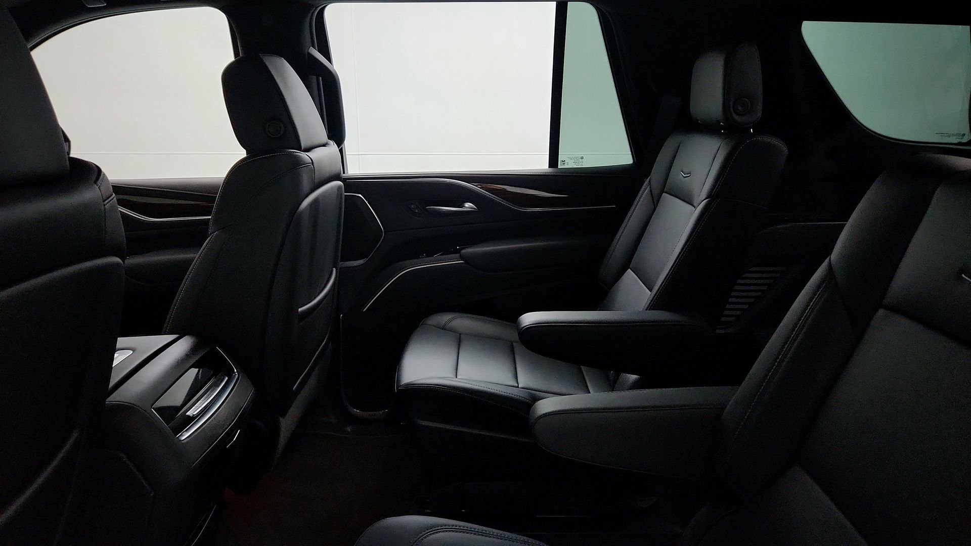 Used 2023 Cadillac Escalade Luxury AWD/4WD image 18