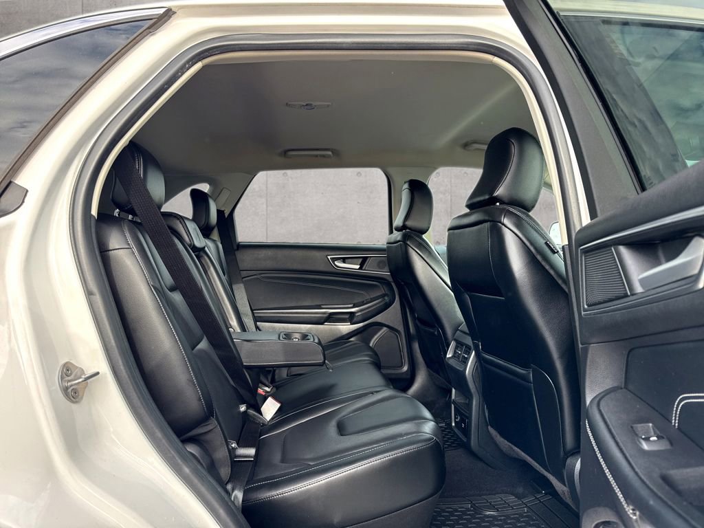 Used 2022 Ford Edge Titanium w/ Class II Trailer Tow Package image 8