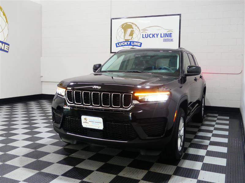 Used 2023 Jeep Grand Cherokee Laredo w/ Luxury Tech Group I AWD/4WD image 4