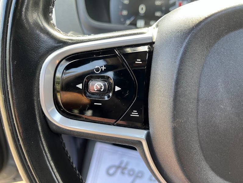 Used 2018 Volvo XC90 T6 Momentum w/ Convenience Package image 14