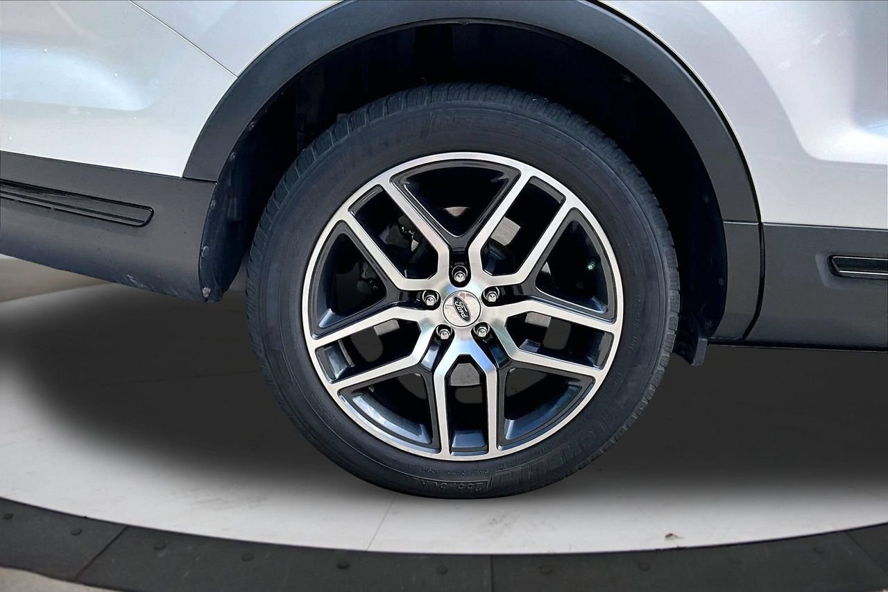 Used 2019 Ford Explorer Sport w/ Equipment Group 401A AWD/4WD image 36