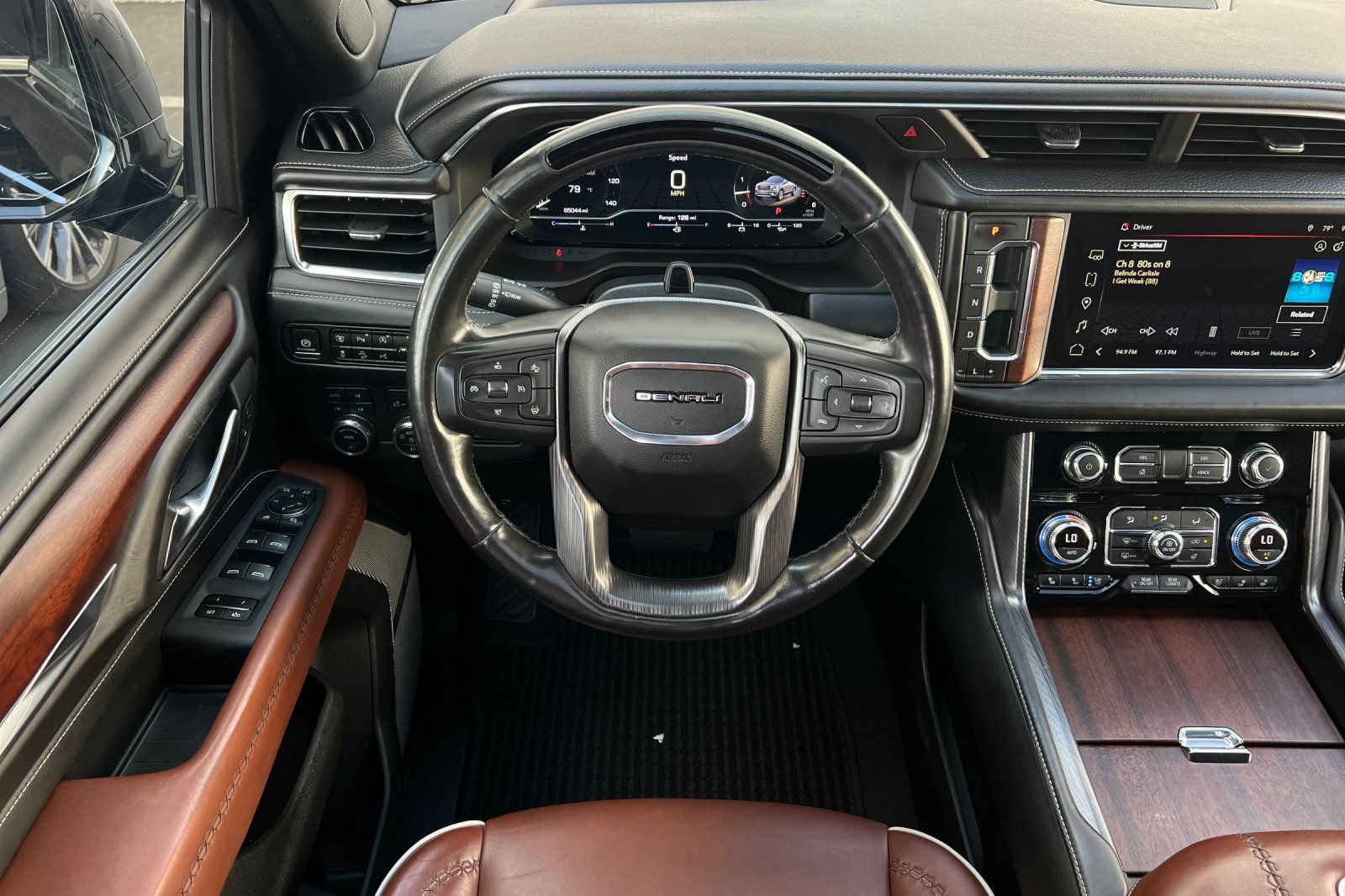 Used 2023 GMC Yukon Denali Ultimate AWD/4WD image 18