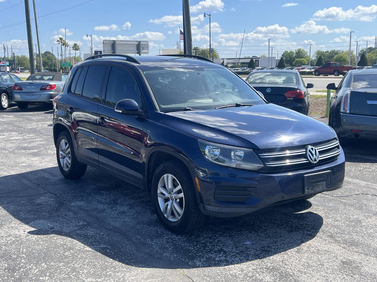 Used 2015 Volkswagen Tiguan SE image 2