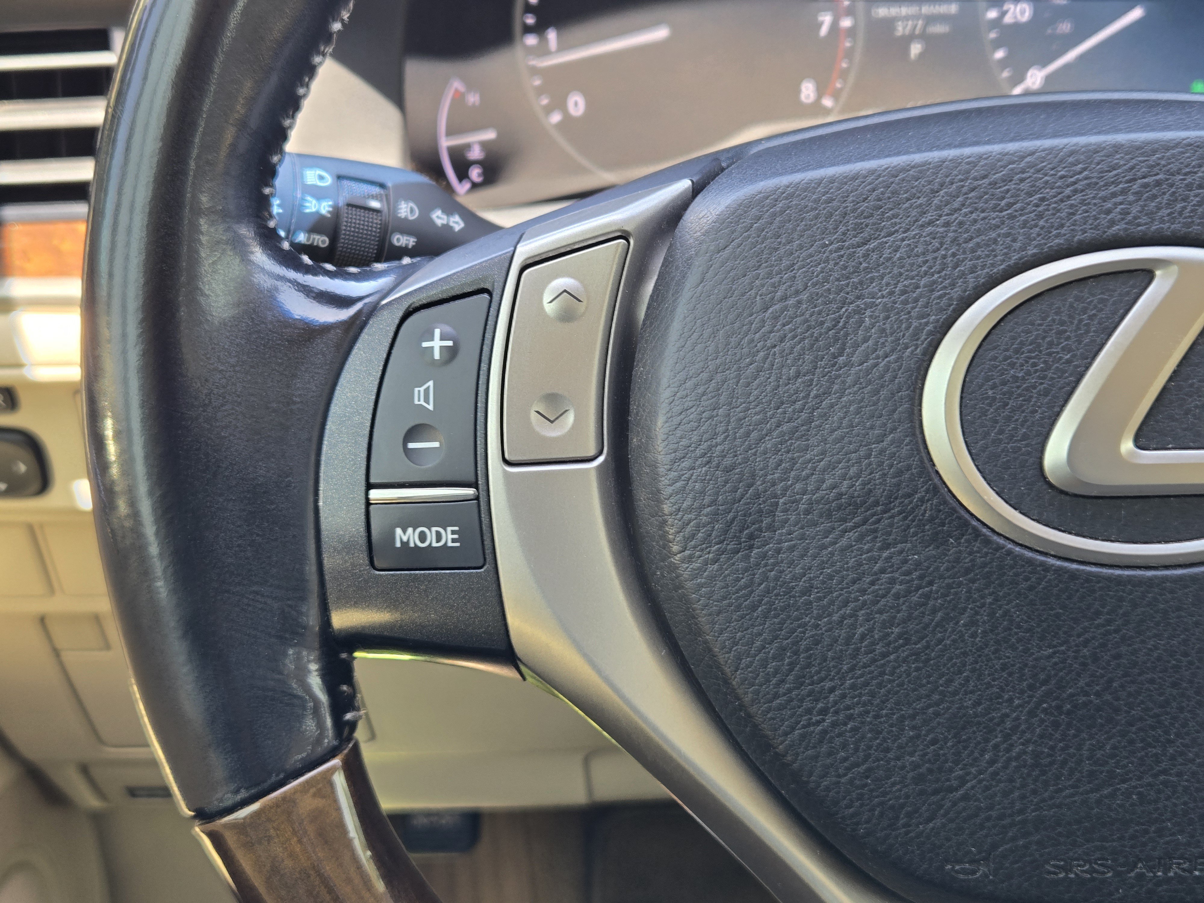 Used 2015 Lexus ES 350 w/ Luxury Package FWD image 25