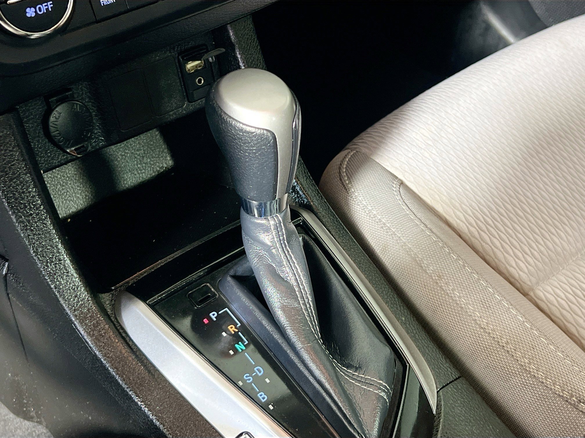 Used 2015 Toyota Corolla LE FWD image 24