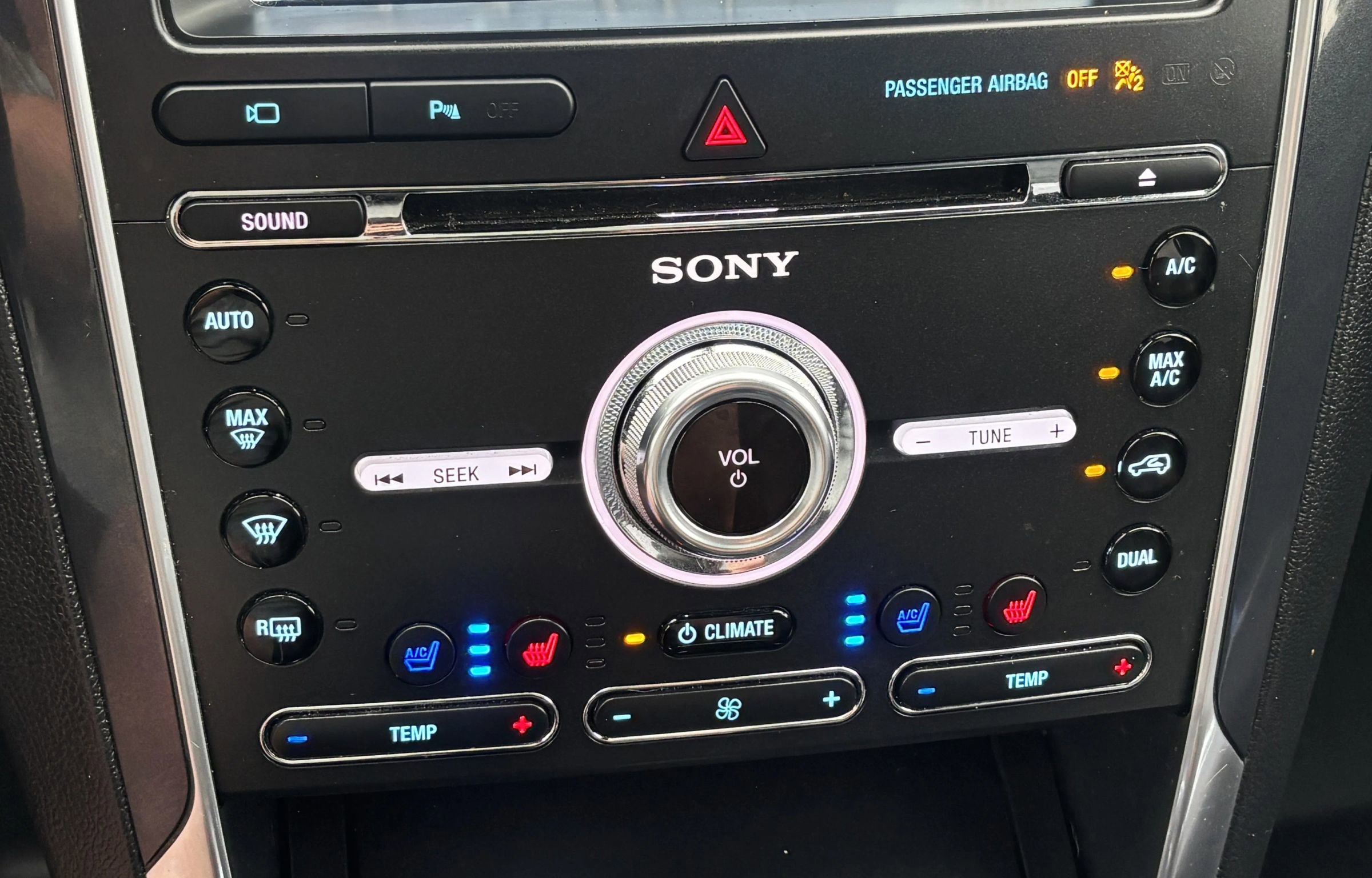 Used 2018 Ford Explorer Sport w/ Equipment Group 401A AWD/4WD image 25