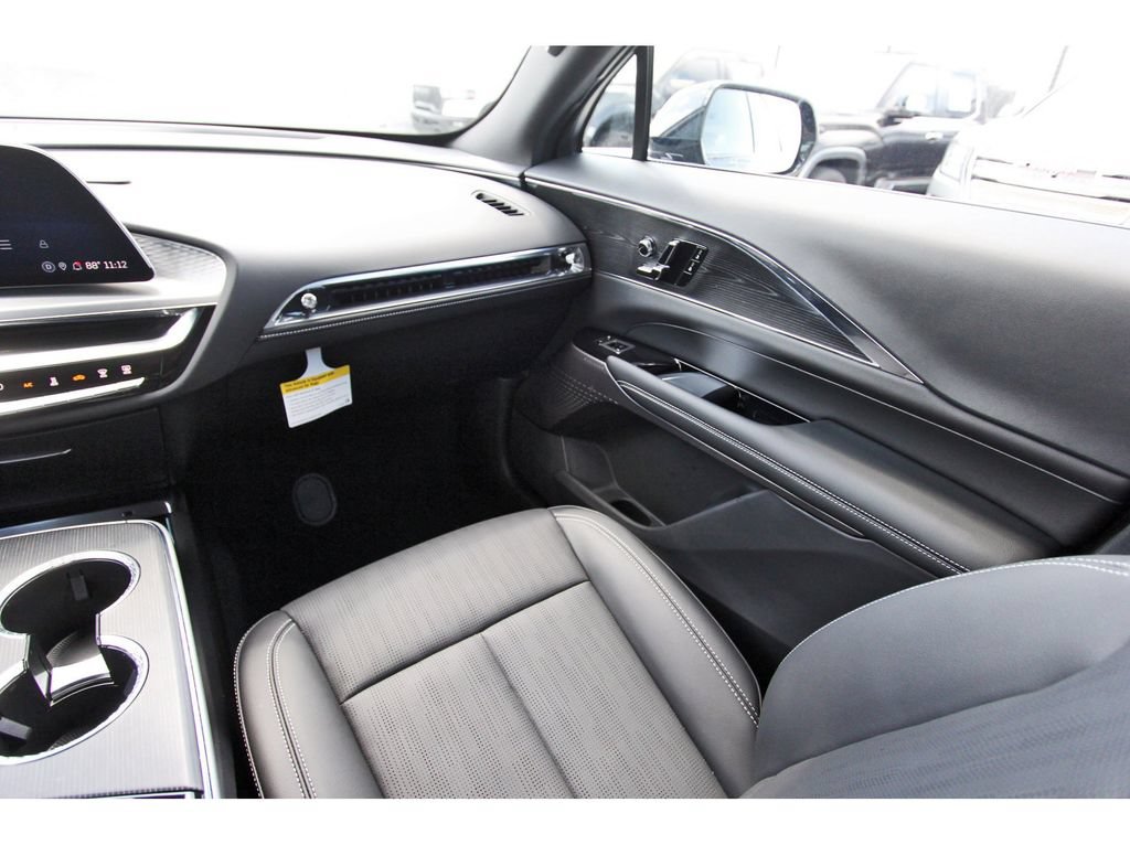 Used 2024 Cadillac Lyriq Sport RWD image 10