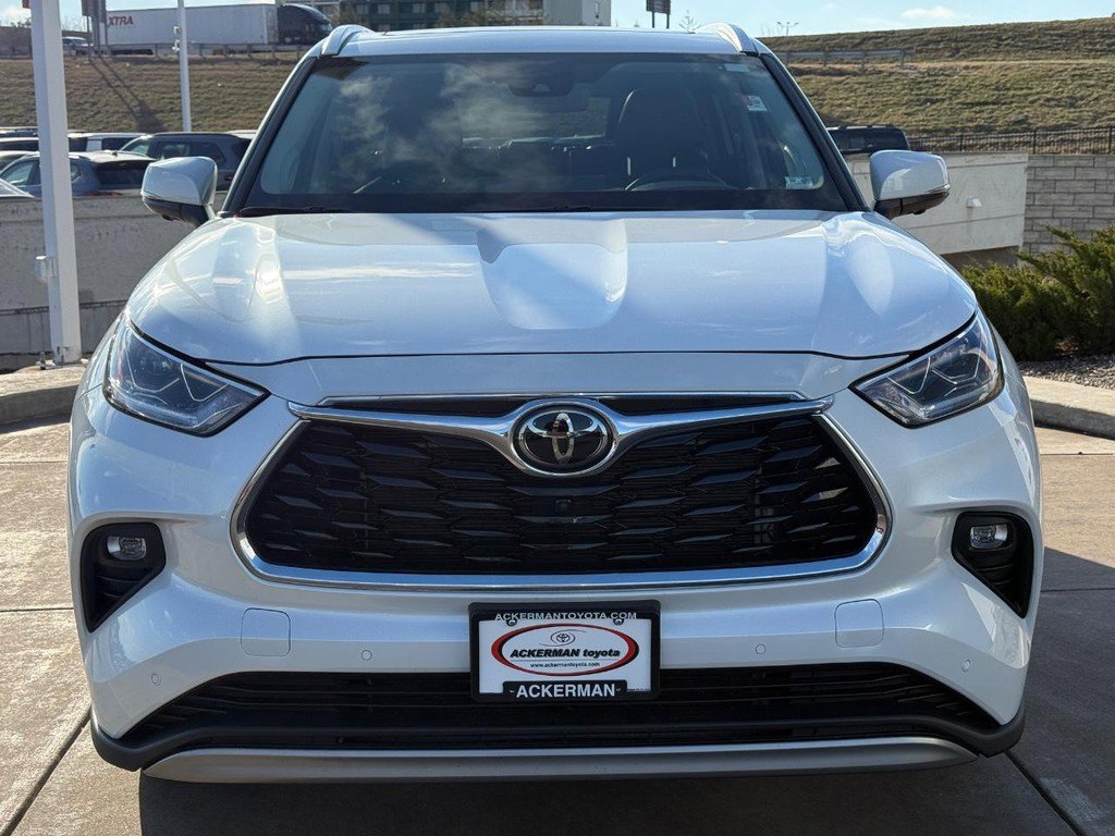 Used 2023 Toyota Highlander Platinum image 11
