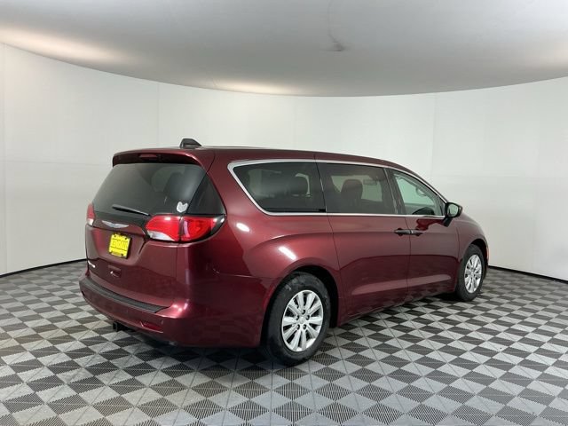 Used 2018 Chrysler Pacifica L FWD image 4