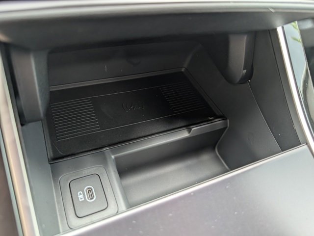 New 2026 Land Rover Range Rover Velar Dynamic SE image 17