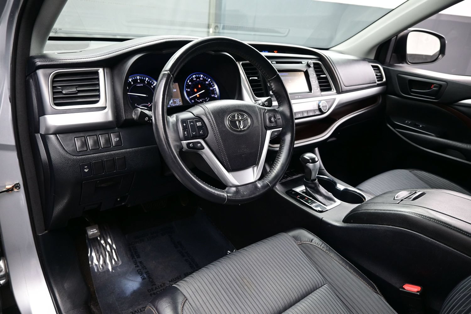 Used 2014 Toyota Highlander Plus FWD image 12