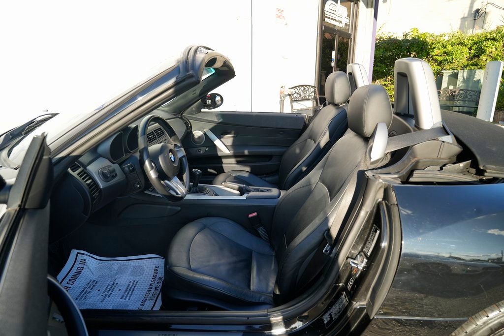 Used 2003 BMW Z4 2.5i image 18